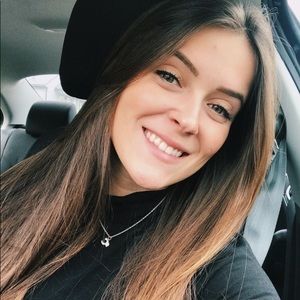 Meet your Posher, Claire